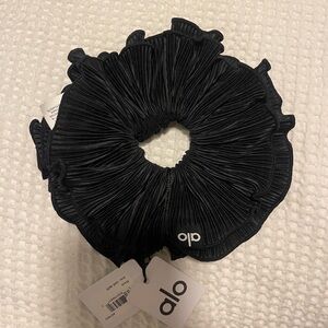 ALO Yoga Black Hair Scrunchie
